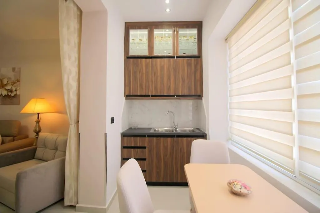 Deluxe Apartment Saranda 0*, Sarandë